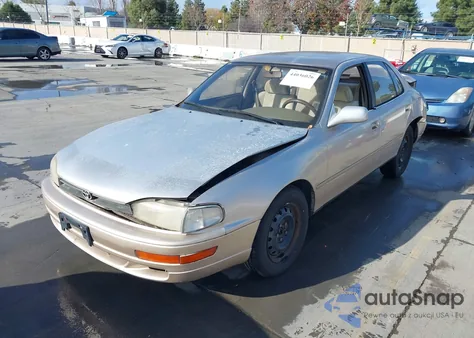 1994 Toyota Camry Le z USA, uszkodzony, nr VIN JT2SK12E0R0251401
